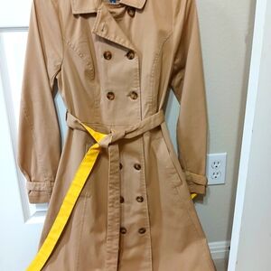 ADORABLE MODCLOTH TRENCH COAT, NWOT, KHAKI WITH YELLOW